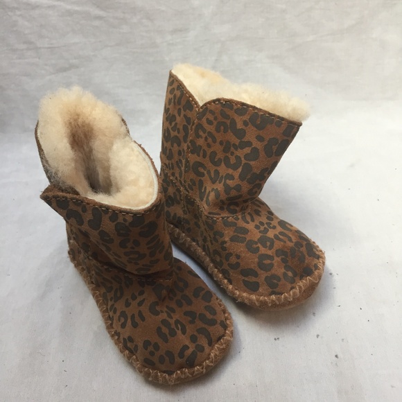 Mini UGG Leopard Boots Size: 2/3 - Picture 2 of 8